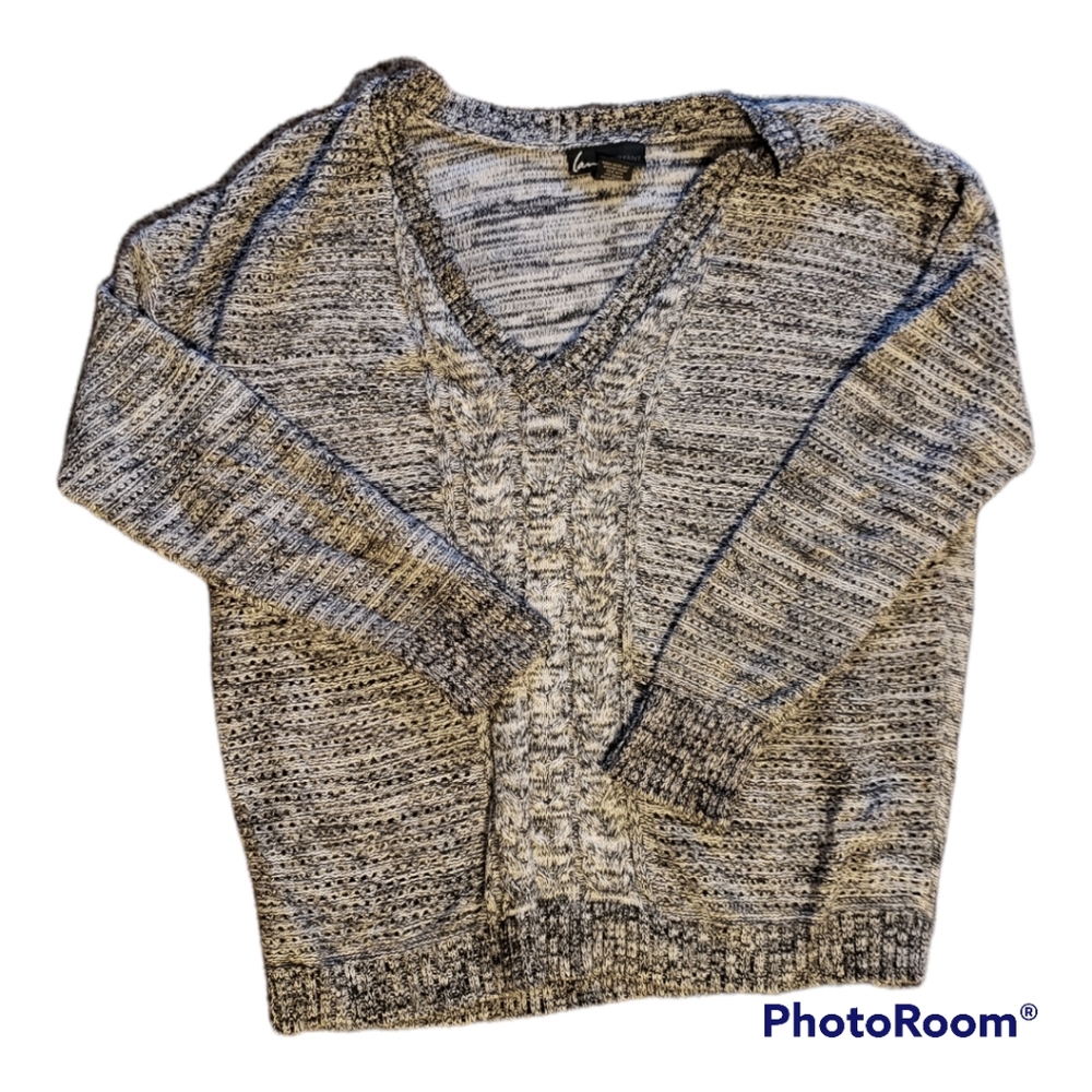 💚$1 Lane Bryant Black and White V-Neck Woven Sweater Size 14/16
